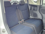 大人でもゆったりとくつろげる車内空間を実現しました。