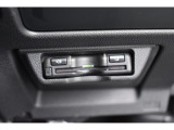 ETCは運転席インパネ右下に専用カバーによって埋め込まれています