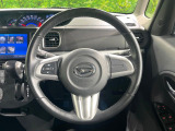 インテリアに合わせたデザインのステアリングは、運転される方のことも考え、運転しやすい形状、大きさです。是非一度、実際に触ってお確かめください。