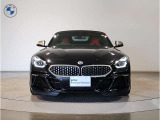 【BMWの伝統】BMWの特徴的な&ldquo;キドニーグリル&rdquo;は、80年以上続く伝統の形でございます。変わらないこだわりのデザインが、プレミアムブランド&ldquo;BMW&rdquo;を創り出します。