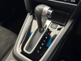 運転のしやすいシフトレバー。