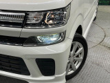 【LEDヘッドライト】悪天候や夜間走行時も良好な視界を確保し安心して運転できる高輝度LEDヘッドライトを装備!点灯速度が早く、消費電力も抑えられています。