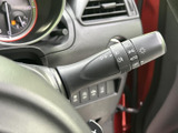 操作しやすいウインカーレバーで、安全な車線変更をサポート。直感的に操作でき、運転に集中できます。