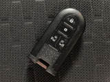 スマートキー機能を有しています!ドアロックの開閉やエンジン始動時にキーをポケットやカバンなどに携帯していればキーを挿さなくてもそのまま手ぶらで可能です!!