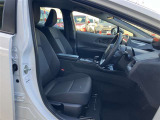 運転席・助手席です