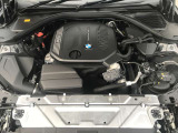 【BMWクリーンディーゼル】市場をリードするディーゼルエンジン。低回転ステージ専用ターボが走り出しから効果的に過給を行いスムーズな発進加速や低燃費を実現。ディーゼルの常識を超えたスポーティな走りを!