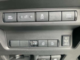 両側オートスライドドアです!インテリジェントキーや運転席のスイッチで簡単にドアの開閉ができるので、とても便利な装備です♪