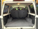 普段のお買い物や通勤、送迎等に十分な荷室スペースを確保しております。セカンドシートを倒すと、大きな荷物の積載も可能です♪
