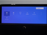ディスプレイオーディオを装備。スマートフォンと車を繋ぐことで、これまでのナビに加えて色々なサービスが楽しめます。