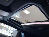 サンルーフ付きの車両です。