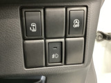 【片側パワースライドドア】片側がパワースライドドアになっており、運転席のスイッチやスマートキーでも開閉が可能です!開口部も広いので乗り降りも楽々♪