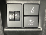 ハンドルの右側にはヘットライトリベライザーとHondaセンシング用のメインスイッチがついています。ヘッドライトリベライザーは道路状況や積荷の加重に応じてライトの高さを調節できます。