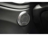 ハーマンカードン製のスピーカーがついておりドライブをよりお楽しみいただけます。