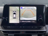 上からまる見え!アラウンドビューモニターの画像です。純正ナビに映してあります。お車を真上から見たような映像をミラーやナビ画面に映し出す事によって、車両の周囲を確認し、駐車時や発進時の運転をサポート。