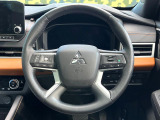 インテリアに合わせたデザインのステアリングは、運転される方のことも考え、運転しやすい形状、大きさです。是非一度、実際に触ってお確かめください。