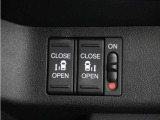 ◆両側電動スライドドア◆狭い駐車場でも乗り降りが楽々♪お子様が隣の車にドアを当ててしまう心配もございません!小さなお子様連れの方もこれで安心。