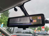 スマートルームミラーになっています 8人乗車時でも後方確認ができます