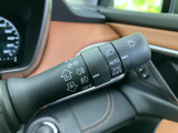 操作しやすい位置に配置されたウインカーレバーです。スムーズな操作で、安全な車線変更をサポートします。
