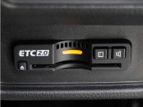 ◆ETC2.0装着◆進化したドライブ体験。料金収受システムだけだったETCが生まれ変わって、高速道路を賢く使うETC2.0に進化しました。多彩な情報サービスが便利で快適なドライブ体験を提供します。