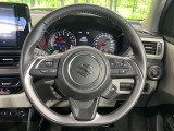 【純正革巻きステアリング】上質な革を使用することで、手にしっかり馴染みとても運転しやすいハンドルです♪