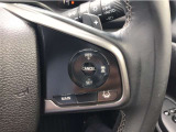 【アダプティブ・クルーズ・コントロール】予め設定した車速内でクルマが自動的に加減速。 前走車との適切な車間距離を維持しながら追従走行し、高速道路でのドライバーの疲労を軽減。「安全」をお求めください。