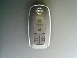 【インテリジェントキー】バッグやポケットに携帯していれば、キーを取り出すことなくドアの解錠・施錠ができます。さらにエンジンの始動も可能です!
