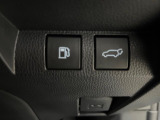 【パワーバックドア】スマートキーや運転席のボタンを押すだけでリアゲートが自動で開閉します!荷物を持っている時や、高い位置にあるバックドアを閉める際に便利な機能です♪