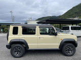 レーンキープアシスト搭載。 渋滞時など白(黄)線が見えにくい、または見えない場合も、先行車を追従してハンドル操作をサポートします。