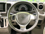 インテリアに合わせたデザインのステアリングは、運転される方のことも考え、運転しやすい形状、大きさです。是非一度、実際に触ってお確かめください。