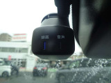 運転状況を、映像と音で記録する日産オリジナルドライブレコ-ダ-。設定・画像の再生などをスマ-トフォンのアプリから簡単に操作が行えます。お問い合わせは03-5672-1023へ