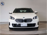 BMW代表的な特徴のキドニーグリル。BMWのすべてのモデルに採用され、BMWらしさを強調しております。
