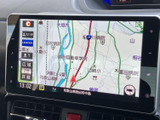 高精細な地図表示で、スムーズなナビゲーションを実現。目的地までの最適なルートを案内し、初めての道でも安心です。遠出の計画も立てやすくなります。