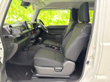運転しやすい配置のスイッチ類と、見やすいメーター類が、快適な運転をサポート。安全運転をサポートする機能も充実しています。