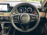 【純正革巻きステアリング】上質な革を使用することで、手にしっかり馴染みとても運転しやすいハンドルです♪