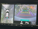 後方への安全確認をサポートするモニター。狭い道や駐車時も、より安心して操作できます。安全運転をしっかりアシスト。