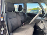 運転席周辺画像です。シート切れ・破れもなくシートの状態は良好です♪