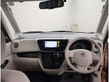 オシャレなインテリアで運転する気分も盛り上がりますよね^^