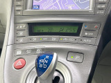 【オートエアコン】一度お好みの温度に設定すれば、車内の温度を検知し風量や温度を自動で調整。暑い&hellip;寒い&hellip;と何度もスイッチ操作をする必要はありません。快適な車内空間には必須の機能ですね♪