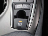 「HOLD」スイッチを押し、システムONの状態にしておくことで、渋滞や信号待ちなどでブレーキを踏んで停車した時にブレーキを保持。アクセルを踏むと解除されます。