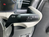操作しやすいウインカーレバーで、スムーズな車線変更をサポート。安全確認と合わせて、確実な合図を送りましょう。