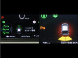 コーナーセンサーを装備。障害物までの距離に応じて警告音を変えてお知らせ。縦列駐車時や駐車場・車庫等での取り回しをサポートします。詳細は販売店スタッフまでお尋ね下さい。