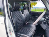 運転席のシートはホールド性に優れ疲れませんよ!