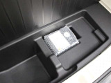 パンク修理キットが格納されています。