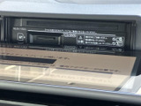 CDやDVDなどを再生できるので、長距離ドライブも飽きさせません。多彩なメディアに対応し、車内エンターテイメントを充実させてくれます。
