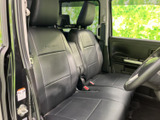 運転席はシンプルで機能的なデザイン。ゆったりと座れるシートで、長距離運転も疲れにくい工夫が施されています。