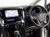 ★使いやすさや安全性を追求したステアリング周り!高級車ゆえにスイッチ類が多いのも特徴ですね!考え尽くされた配置ですぐに使いこなす事が出来ますのでご安心下さい!是非、体感してみて下さい!!