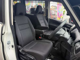 運転席側もご覧の状態です!!足元の空間も十分にあります。