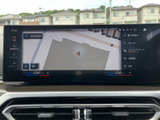 高精細な地図表示で、目的地まで迷うことなく到着できます。渋滞情報もリアルタイムで表示され、スムーズな移動をサポートします。