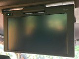 【フリップダウンモニター】大画面モニターで後席でもエンタメをお楽しみいただけます。小さなお子様にも大人気の装備です♪