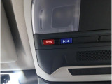 専用ボタンでコールセンターへ接続。状況に応じて緊急車両の要請やロードサービスの取次ぎを行います。重大事故の際は自動的にコールセンターにつながり、緊急車両やドクターヘリを要請します。(要申込)